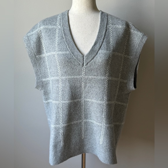 NWT |  a new day | V-Neck Windowpane Sweater Vest | Gray | Large - Picture 2 of 7